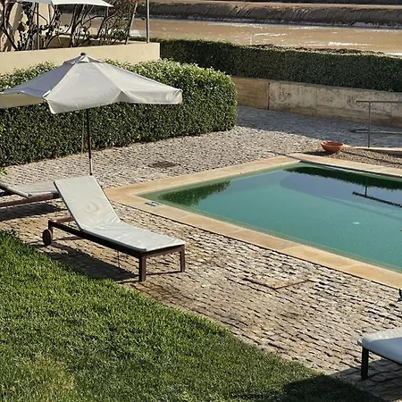 Дом отдыха Charming House With Pool In Center Town *